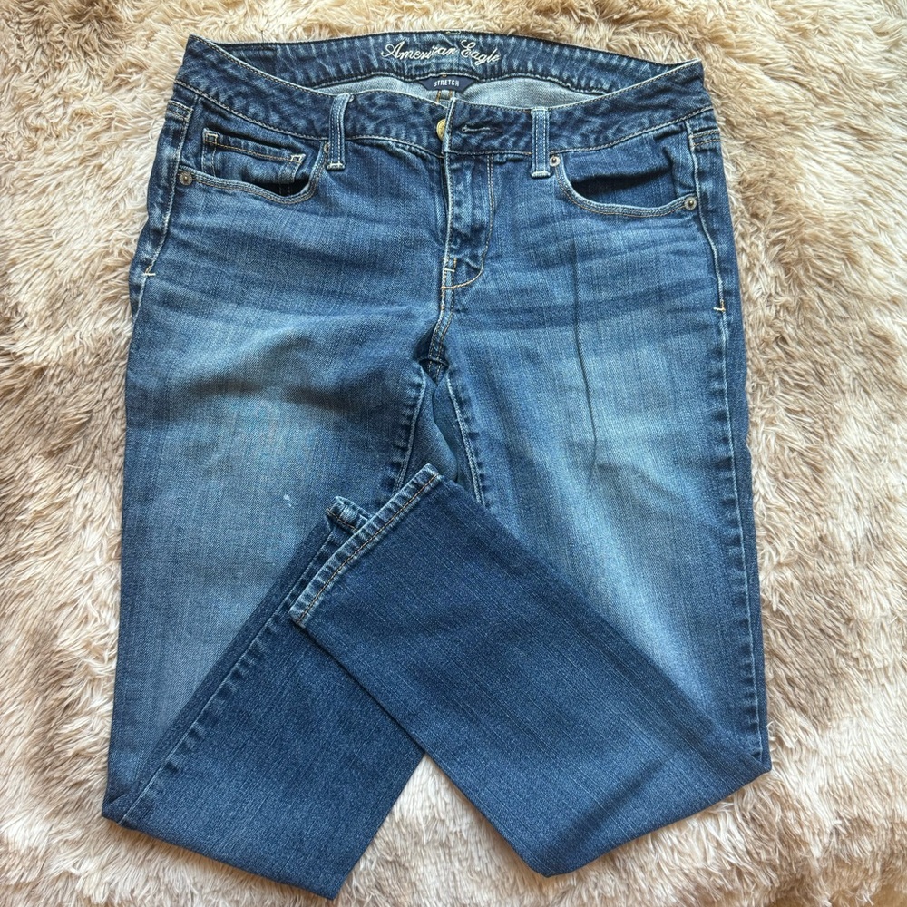 American Eagle Sz 10 Short Skinny Distressed Jeans
